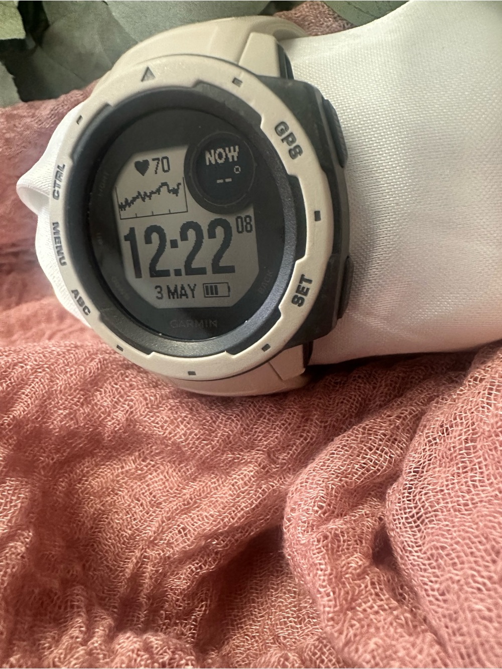 GARMIN Instinct sports GPS watch 45 mm— beige and black- original charging cable
